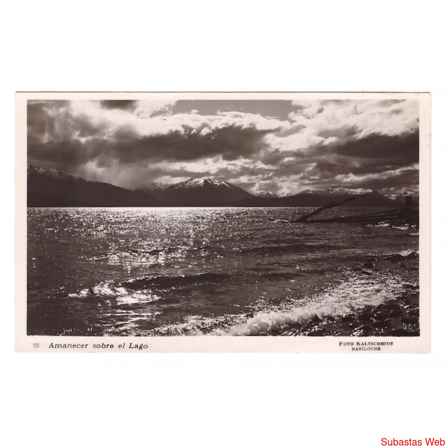 ARGENTINA. Amanecer sobre el Lago.