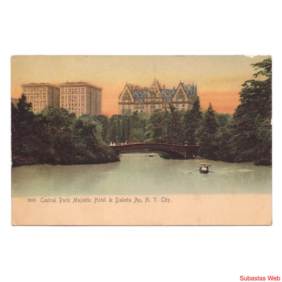 USA. New York City. Central Park Majestic Hotel & Dakota Apa