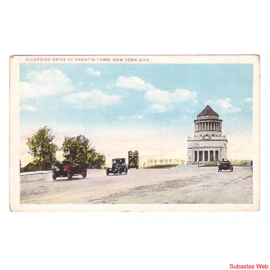 USA. New York City. Riverside Drive at Grant´s Tomb.