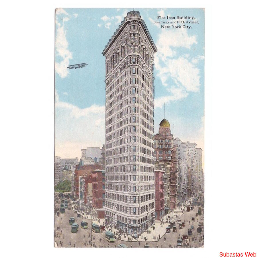 USA. New York City. Flat Iron Building. Broadway and Fifth A