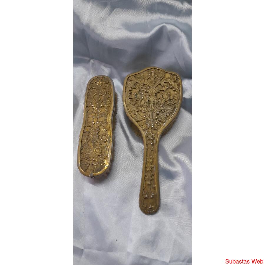 Vendo par de cepillos antiguos de ropa