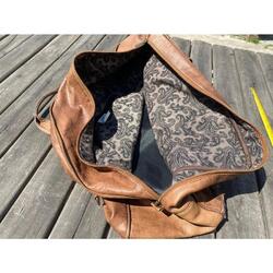 BOLSO de  CUERO  MARRON  tal como se ve en foto - opilarsur